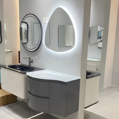 Sklenená kúpeľňa